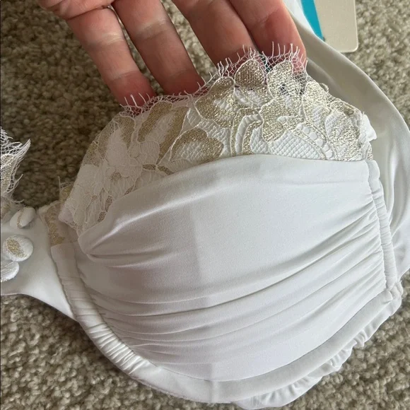 New Beach Bunny “Big Girls Don’t Cry” bikini top - Picture 6 of 8